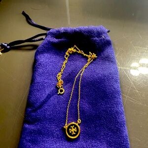 Elegant Gold Pendant Necklace